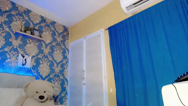 nicoledollts online show from 11-01-25, 01:51