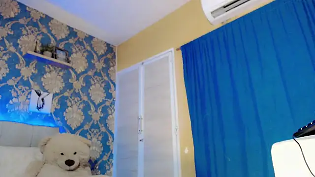 Snapshot of nicoledollts chatting on 06-23-26, 06:28 nicoledollts online show from 06-23-26, 06:28