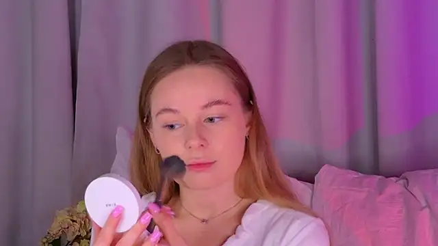 BeatriceEsmont online show from 09-18-25, 07:38