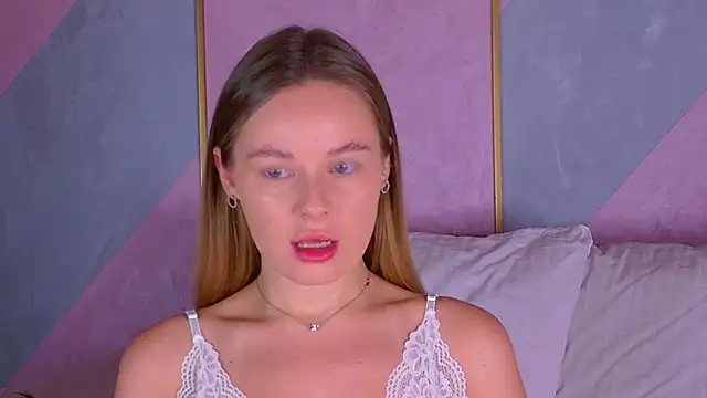 BeatriceEsmont online show from 10-23-25, 07:23