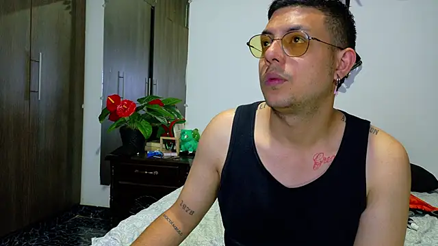 Nymphobuddies online show from 12-17-24, 10:11