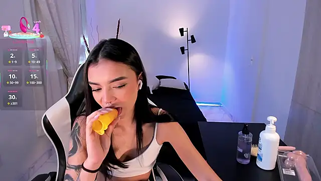 Snapshot of AnabelWolf chatting on 09-19-25, 05:13 AnabelWolf online show from 09-19-25, 05:13