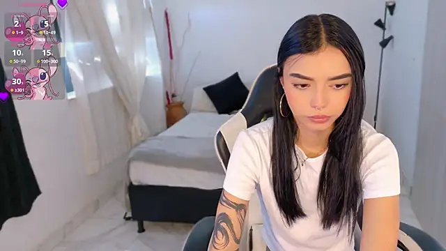 AnabelWolf online show from 11-18-25, 03:27