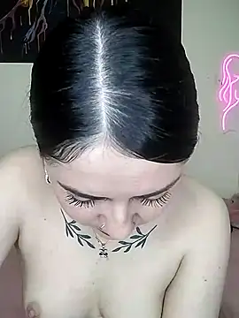 Snapshot of Emily-Hott- chatting on 12-24-24, 03:16 Emily-Hott- online show from 12-24-24, 03:16