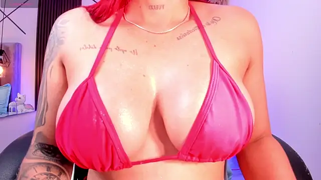 Snapshot of cami_rouxxx_ chatting on 12-23-25, 01:03 cami rouxxx online show from 12-23-25, 01:03