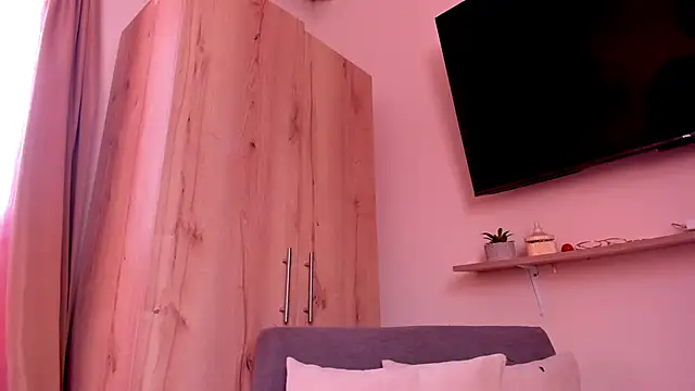Snapshot of sofiaVelez01 chatting on 06-14-26, 04:42 sofiaVelez01 online show from 06-14-26, 04:42