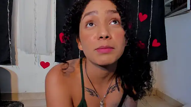 Snapshot of Dakota_M1 chatting on 02-05-25, 05:30 Dakota M1 online show from 02-05-25, 05:30