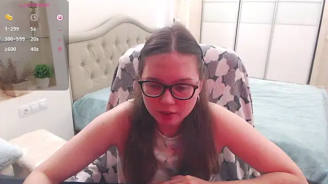 Snapshot of Cutie_Emily chatting on 10-19-25, 03:12 Cutie Emily online show from 10-19-25, 03:12