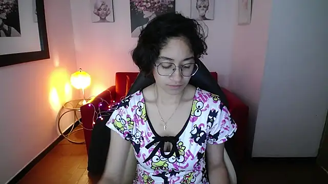 Lili Gomez  online show from 02-15-25, 01:38