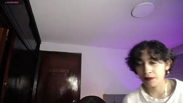 Lili Gomez  online show from 10-16-25, 02:07