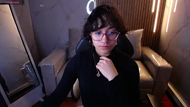 Lili Gomez  online show from 11-14-25, 01:21