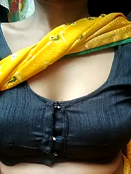 Snapshot of Kajal__Mehra chatting on 06-08-26, 02:34 Kajal Mehra online show from 06-08-26, 02:34