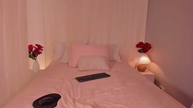 Lia Sweett  online show from 02-21-25, 07:10