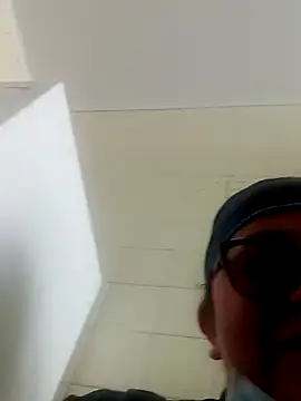 Snapshot of Darly_Gomez chatting on 12-23-24, 05:22 Darly Gomez online show from 12-23-24, 05:22