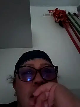 Snapshot of Darly_Gomez chatting on 10-18-25, 07:58 Darly Gomez online show from 10-18-25, 07:58