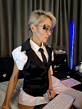 Snapshot of Milforja chatting on 10-18-25, 06:48 Milforja online show from 10-18-25, 06:48