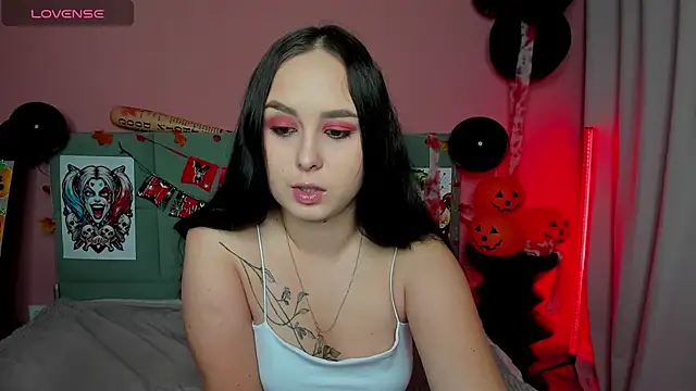 BeatriceReeves online show from 10-27-25, 01:09