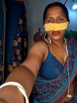 Snapshot of Real_Desi_Couple chatting on 06-12-26, 05:12 Real Desi Couple online show from 06-12-26, 05:12