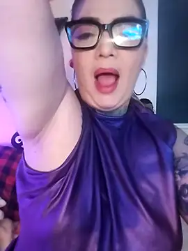 Snapshot of poisson_ivy chatting on 10-20-25, 03:18 poisson ivy online show from 10-20-25, 03:18