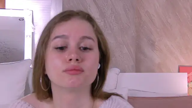 Snapshot of EllieHayes chatting on 09-21-25, 05:14 EllieHayes online show from 09-21-25, 05:14