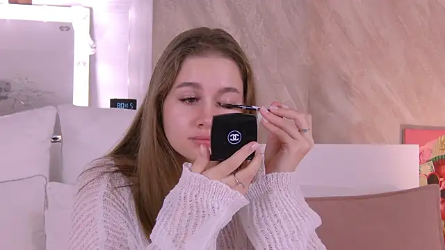 Snapshot of EllieHayes chatting on 11-10-25, 06:07 EllieHayes online show from 11-10-25, 06:07