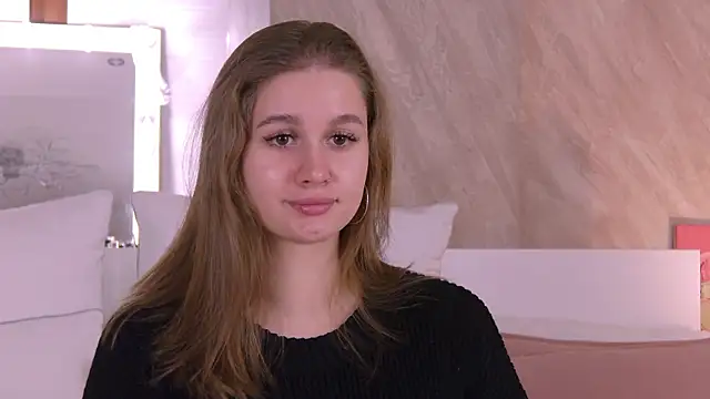 Snapshot of EllieHayes chatting on 11-17-25, 06:24 EllieHayes online show from 11-17-25, 06:24