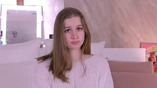 EllieHayes online show from 12-22-25, 05:54