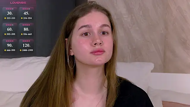 EllieHayes online show from 06-06-26, 01:38