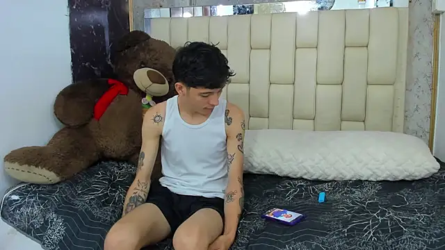 Snapshot of Bi_Latin_Boys1 chatting on 12-29-24, 01:38 Bi Latin Boys1 online show from 12-29-24, 01:38