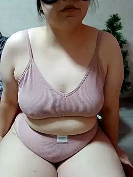 Snapshot of Miranda_Nancy chatting on 01-26-25, 02:41 Miranda Nancy online show from 01-26-25, 02:41