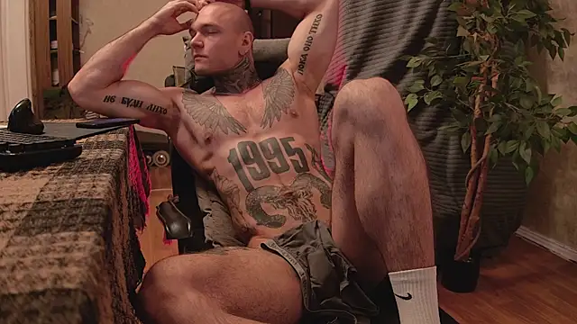 Snapshot of bulatov_xx chatting on 10-28-25, 11:29 bulatov xx online show from 10-28-25, 11:29