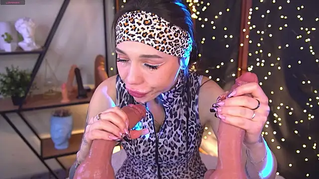 Snapshot of Bllowjoyy chatting on 01-17-25, 11:06 Bllowjoyy online show from 01-17-25, 11:06