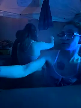 Snapshot of Stonermama666420 chatting on 12-15-25, 04:39 Stonermama666420 online show from 12-15-25, 04:39