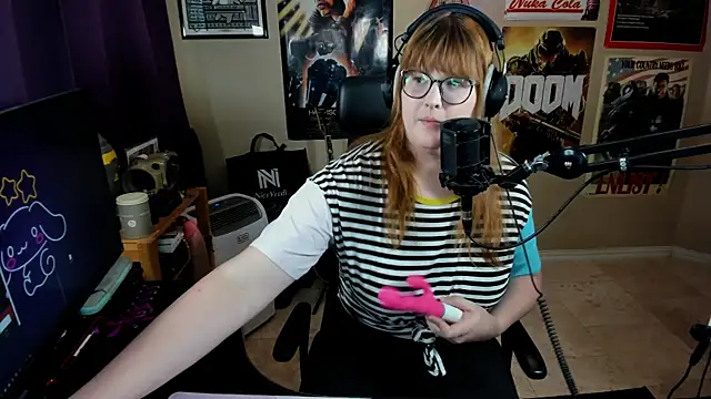 HannahCastle96 online show from 08-06-26, 12:23