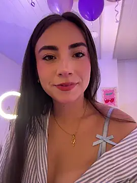 Snapshot of Melody_04 chatting on 02-21-26, 03:40 Melody 04 online show from 02-21-26, 03:40