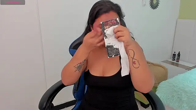 Snapshot of natasha_adams22 chatting on 02-24-25, 01:02 natasha adams22 online show from 02-24-25, 01:02