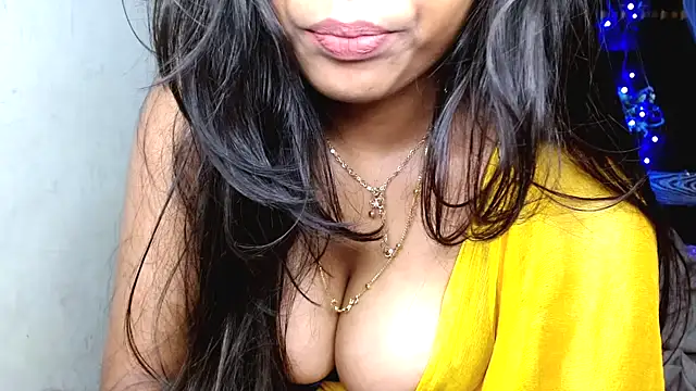 Snapshot of hinaa_khan chatting on 02-08-26, 04:10 hinaa khan online show from 02-08-26, 04:10