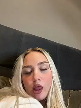 Snapshot of CherryEmmy chatting on 12-21-24, 07:49 CherryEmmy online show from 12-21-24, 07:49