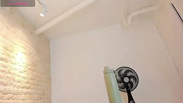 mia roldan  online show from 09-18-25, 12:29