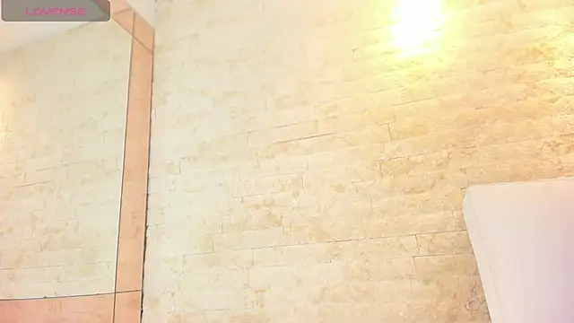 mia roldan  online show from 09-22-25, 12:40