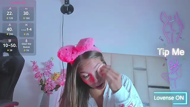 HaleyAmaya online show from 10-31-25, 12:50