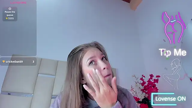 HaleyAmaya online show from 11-30-25, 12:20