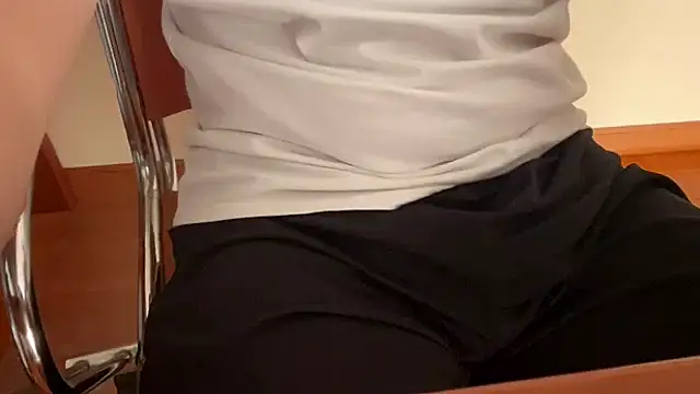 Snapshot of Axeeeeeeeeeeeel chatting on 10-24-25, 03:30 Axeeeeeeeeeeeel online show from 10-24-25, 03:30