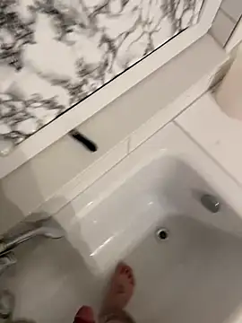 Snapshot of Loco42- chatting on 12-24-24, 03:58 Loco42- online show from 12-24-24, 03:58