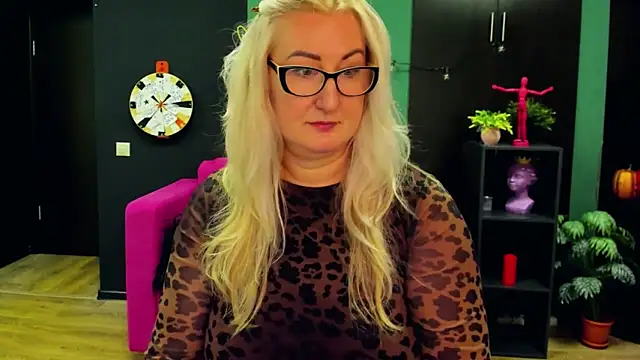 ChristyBrooks online show from 03-04-25, 04:20