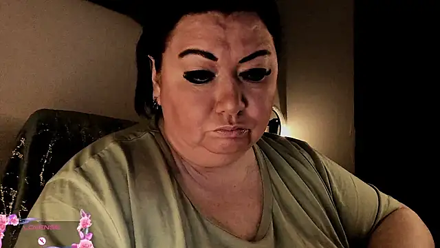 Snapshot of SexxyDreams1 chatting on 10-13-25, 04:45 SexxyDreams1 online show from 10-13-25, 04:45