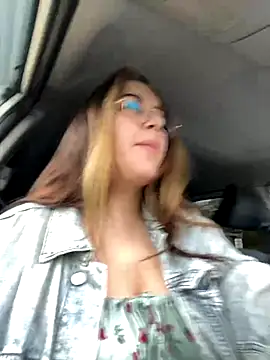 VikiDemi online show from 10-16-25, 06:36