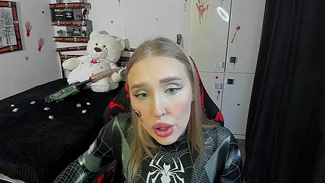 LinaTruly online show from 10-29-25, 09:38