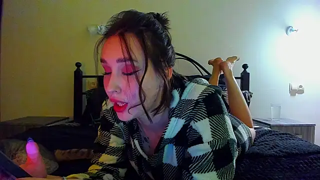 LinaTruly online show from 12-13-25, 10:04