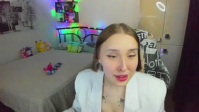 Snapshot of LinaTruly chatting on 04-24-26, 09:28 LinaTruly online show from 04-24-26, 09:28